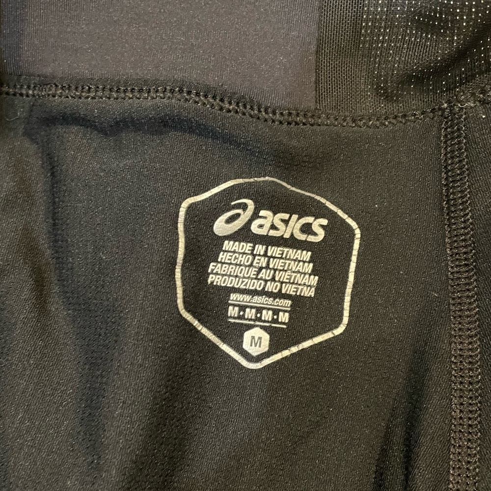 ASICS silver split shorts - Picture 2 of 3